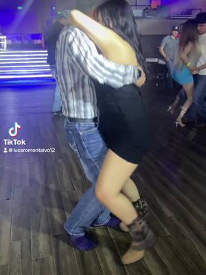 😌😮‍💨🔥 @Bailando-con_Sender🕺  #conelamigo #baile #fyp #hoyvoyadanzar #bailando #bakersfieldcalifornia #lamovidanightclubdebakersfield #4yp #4upage #fypシ #followme #followme #paratipage #parati #viraltiktok #like 