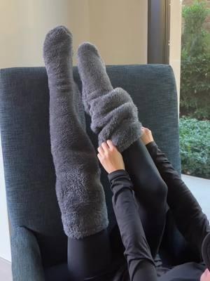 literally obsessed with warmth and coziness 🥹🫶 #fuzzylegs #legwarmers #socks