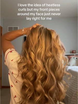 I’ll take any tips cuz this would save so much time😭 #heatlesscurls #hairtok #sockcurls #hack #healthy #hair 