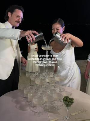 Martini towers > champagne towers 🍸 #wedding #weddingtiktok #martinitower #champagnetower #weddingday @tiffwang_ 