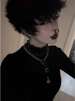 #alttiktok #peircings #emo #makeup #alternative #jewlery #blackhair #billieeilish #earings #jewlary #fyp 