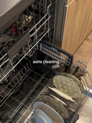 last sunday reset of 2024!!🩷🫧 #asmr #asmrclean #asmrcleaning #asmrsounds #CleanTok #cleaning #cleaningtiktok #cleaningmotivation 