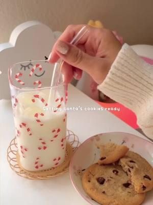 Christmas isn’t over until Jan 1st 🎄🥲 Do you guys like ice in your milk 😋#cute#cuteaesthetic#softgirl#aesthetic#christmas#asmr#asmrsounds#snacks#SnackTime#kawaiisnacks#cookies#chocolatechip#FoodTok#yummy#sweets#milk#adorable