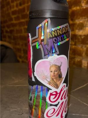 the most beautiful water bottle ever. #fy #fyp #arianagrande #wicked #glinda #hannahmontana #mileycyrus #sabrinacarpenter #madisonbeer #anahi #jennifersbody #owala 