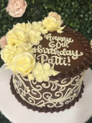 One of our classic birthday cakes 😍 I consider it a classic when 1. It looks plain delicious to eat, and 2. We make it more than 5 times a week. Haha 💕🎂 #happybirthday #birthdaycake #atxcakes #htxcakes #bestcakeever #cake #buttercreamcake #cakedecorating #cakedecorator #satisfying #cakeideas #cakedecoratingideas #fyp 