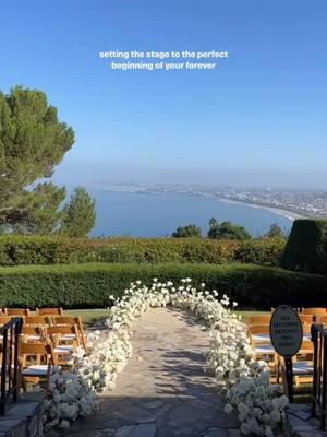 Would you get married in front of this view? #weddingceremony #sandiegowedding #socalwedding #californiawedding #californiaweddingphotographer #destinationwedding #destinationweddingphotographer #luxuryweddingplanners #luxuryweddings #luxuryweddingphotographer