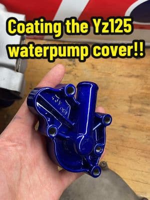 Let’s powdercoat the Yz125’s water pump cover at home! 🙏 This costed me about $4 in powder and looks absolutely amazing 🤩🔥  #darzrt #powdercoating #powdercoat #yz125 #yz125💙 #yz125x #yamaha #2stroke #mototok #foryou #fyp 