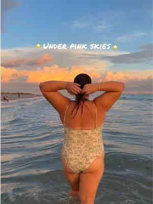 2025 is for more sunset swims at the beach 🌅 🌊 #sunsetswim #sunsetatthebeach #sunsetdunk #floridalife #coconutgirl 