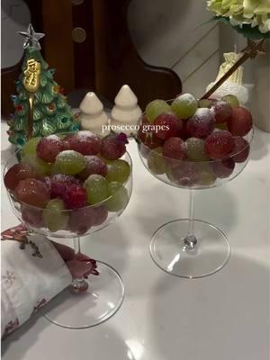 prosecco grapes 🍇🍾🥂 Tag me if you try them✨ #christmas #cozyvibes #Recipe #christmasaesthetic #christmastime #cozy #cosy #prosecco #christmasideas #christmasinspiration #cosyhome 