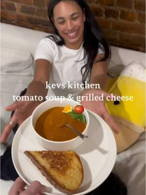 one of my fav dinners #dinner #soup #tomatosoup #grilledcheese #cookwithme #cookingvideo #kevskitchen #justjazzzyeats #higuysigotfood 