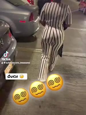 #throwback #videos #fypシ #foryoupage #lifewithpeach #yourcrush #BlackTikTok #blackgirlmagic #queenandpeachshow #inmyownlane #me #walking #stripes #walkawaymovement #catchtheback 😝