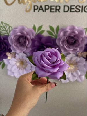 Rosa pomposa😍💜 . #elizabethspaperdesigns #fy #ribbonroses #trending #SmallBusiness #fypシ゚viral #ribbonroses #rosaseternas #newstyle #greenscreenvideo #foryoupage #paratiiii #fypシ #latinabusinessowner #fyppp 