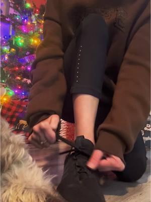 How I taught myself how to tie my shoes after a stroke #strokesurvivor #disability #disabled #fyp #avmsurvivor #onehanded #HealingJourney #stroke #bernedoodle 