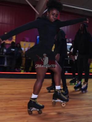 @snapcitykingsandqueens . . Location: Lanham Skate Center 9901 Lanham Severn Rd. Lanham, MD, 20706 . Rink: Lanham Skate Center * * #rollerskating #rollerskatingtricks #rollerskatingdaily #rollerskatinglife #rollerskatingfun #rollerskatingbeginner #snapcity #dmv 