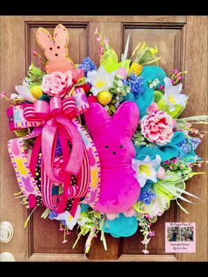 🐣🌼 Just wrapped up this gorgeous Easter spring wreath, and it’s absolutely adorable! Featuring little peeps surrounded by beautiful floral bows and a cute peep plush right in the center, it’s the perfect way to celebrate the season! 🌸💖  I’m so excited to display this cheerful piece! What do you all think? 🐰✨ #EasterWreath #SpringDecor #CraftyCreations #HappyEaster #ThePerfectPieceTx 