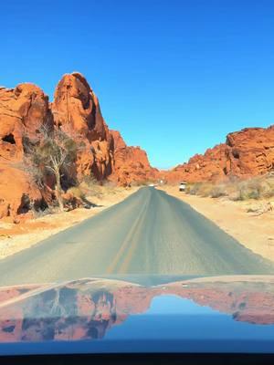 #nevada #valleyoffire #grandcanyon #beautifulday 