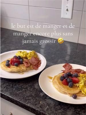 un petit déjeuner fait du bien 🤤🤤🤤 #breakfast #cooking #makingbreakfast #pourtoii #tiktokfrance #francaise🇨🇵 #africantiktok #humeur #tiktokivoire225🇨🇮 #ivoire_humour🇨🇮🇨🇮 #congobrazzaville242🇨🇬 #congolesetiktok🇨🇩 #gabontiktok🇬🇦 #abidjan225🇨🇮 #camerountiktok🇨🇲 #pourtoipage #ayebo #ayeba #pancakes #eggs #strawberries #blueberries 