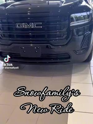 Meet Snowfamily’s New Ride!!! 🚙💨💨💨 #gmcacadia #gmc #newride #vroomvroom #midnightblack #vehicle #suv 