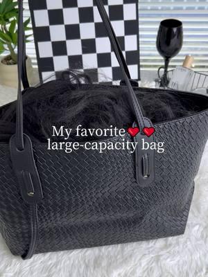 perfect bag 💼💼💼>> #fallbags #fallfashion #fallbagtrend #whatsinmybag #baghaul #favoritebags #totebags #totebagaesthetic #vanillagirl #pinterest #fallvibes #autumnvibes #autumnaesthetic #autumnfashion #fashion #fashiontiktok