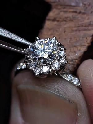 Do you want one?#jewelry #marry #marryme #moissanite #diamond #custom #gemstone #engagement #engagementring #customring #handcraftedjewelry #handmadejewelry #ring 