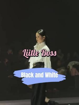 The girl walks the runway in a black and white suit like an imposing boss. Do you like this match? #kidswear #kidsfashion #rolanko #blackabdwhite #youngtalent #catwalk #fashionshow #kidsmodel #fyp 