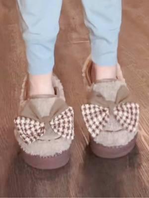 Great❗️❗️ Women's Cute Bowknot Design Pl#TikTokShop #fyp #tiktokmademebuyit #plushshoes #wintershoes #keepwarm #warmers #homeslippers