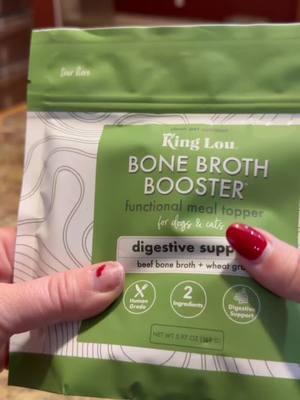 Jinx tried @King Lou #bonebroth booster.   This has great #skinandcoat benefits.  I thought she wasn’t going to like it because she normally doesn’t like eating her veggies BUT…it passed the taste test! She cleaned the bowl. 😍 #dogfoodsupplement #dogsupplement #dogsupplementreview #doginfluencer #malinoisoftiktok 