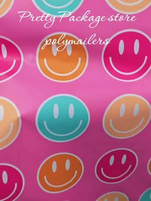 How cute are these smiley faces ?! #prettypackagestore #polymailer #shippingsupplies #shipping #SmallBusiness #usps #shipping #ValentinesDay #valentines 