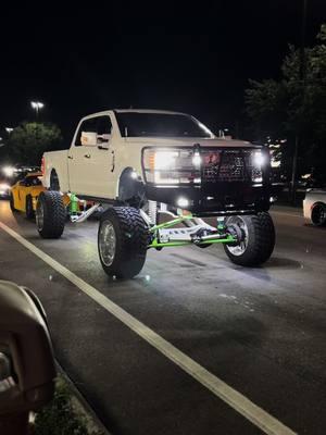 W trucks #fyp #bubbatruck #trucktok #flawlesswhipz #bigfoot #jtxforged #kg1forged #bubba #clears #simpleandclean #paintmatch #leds #liftedtrucks #monstertruck #powerstroke #rocklights #250 #60h #fy