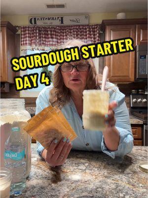 #sourdoughstartertips #sourdoughstarter #sourdough #sourdoughstarterfeeding #day4 #fyp #fypageシ #fypage #fypシ 