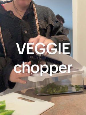 I promise this veggie chopper will change your life!!! 🤩 I did onions after this without a single tear shed lol #veggiechopper #veggiechopperreview 