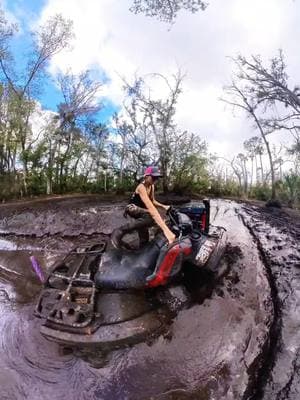 @Kayla Trent to the rescue ❤️ #atvlifestyle #22offroad #highlifter #superatv #vesselpowersports #fyp #foryou #mud #slide #stuck #honda #hogwaller #hogwallermudbog #mudpark #playhard #CapCut 