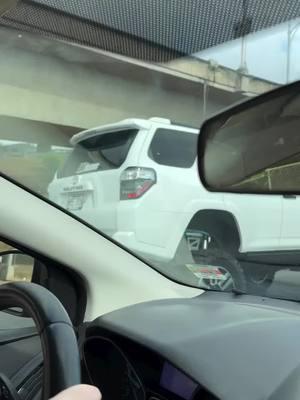 Le Cayo el rayo maracuchizador 🤣, que dice el publico? . . . . . . #venezuela4x4#toyota#toyotajapan#offroad#offroading#trd#overland#landcruiser#trdoffroad#toyotausa#trdsport#trdnation#toyota4runner#toyota4x4 #toyotatacoma#toyotalandcruiser#toyotahilux #toyotatundra#toyotafortuner#toyotalife #4x4venezuela#toyotaoffroad#rusticos#machito #autana#landcruiser70#landcruiserclub #landcruisertoyota#landcruiser4x4 #landcruiservenezuela