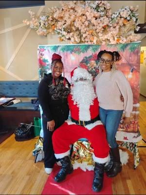 King Leo as @Brooklyn's Black Santa at @Bleu Nuk .  Let's see if y'all can turn this into a #viralvideo  #viraltiktok #kingleo #fyp #santaclaus #blacksanta #brooklynsblacksanta #bleunuk #christmas 