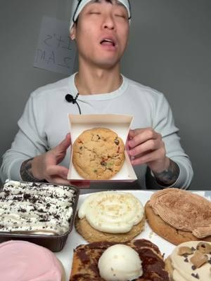 Last Crumbl of… the year #cookie #crumbl #cookiesandmilk #eating #mukbang #mukbangeatingshow #fyp 