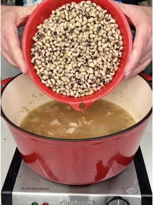 Black Eyed Peas For Good Luck #southerncooking #EasyRecipes #drewcooks #ploop #blackeyedpeas 