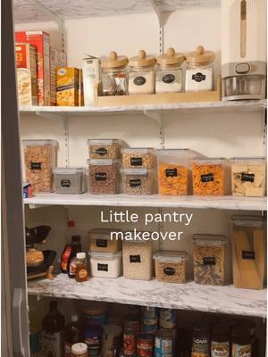 Pantry makeover, leo sus comentarios. ✨🫶 #homeorganization #pantry #DIY #pantrymakeover #pantryorganization #homeimprovement #newhome #kitchenorganization #dollartree #dollartreediy 