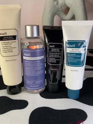 #creatorsearchinsights My night routine!! These products are Soo good! My face feels so smooth and soft after using these products!! I get that glow ya know! If you’re looking to level up your skincare game tap that orange cart Now!!! #fyp #klairs #skincare #glassskin #glassskinroutine #glassskinproducts #toner #moisturizer #moisturizercream #newyear #happyholidays #holidays #newyearsresolution #ttshopfinds #newyearnewme #ttshopdeals #holidayhaul #flashsale #foryoupage 