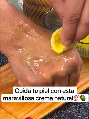 Cuida tu piel con esta maravillosa crema natural💯🫒 #salud #piel #arrugadas🥴 #remedioscaseros #recetasparati #recetasquefuncionan #aceitedeoliva #bicarbonato #patasdegallo 