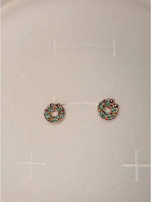 Aretes de plata de 925#fashionearrings #christmasearrings #elegantearrings #earrings925sterlingsilver #925sterlingsilverearrings #fyp#foryou #TikTokShop #tiktokdeals #giftguide #spotlight #Destinyjewelryshop