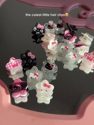 Obsessed with these hello kitty little hair clips😍😍#hairclip #hairstyle #hellokitty #fyp #hellokittylover #hellokitty😻 #hellokittycheck #hellokittygirl #sanrio #sanriocore #hellokittyandfriends #giftideas #hairtok 