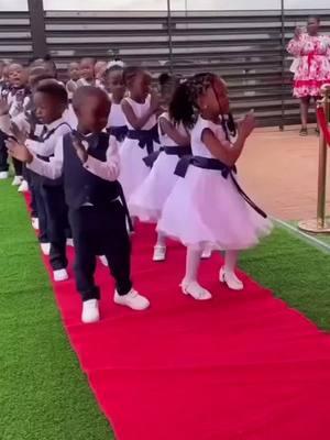 A little something for the last Monday of the year. 💃🏾 I am loving this!! These babies understood the assignment! Dance like no one is watching and just have pure joy while doing so! 🙏🏾🙌🏾💃🏾❤️ #reposting #Pure joy #Stepping #Choreography #kidslinedancing 