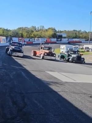 3 shop trucks rolling 👌 @Rob’s Speed Shop  is #AirslamitEquipped ! . . #mack #international #dodge #diesel #fassfuelsystems #airslamitequipped #patina #shoptrucks #duallytrucks #custom #3wide #robsspeedshop 