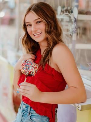 #seniors for #senior2025 and #senior2026 season don’t forget to do this when the fair comes to town! #carnival senior sessions are so colorful and fun!! #missouriphotographer #missouri #photoshoot #missouriweddingphotographer #missouriseniorphotographer #graduationphotos 