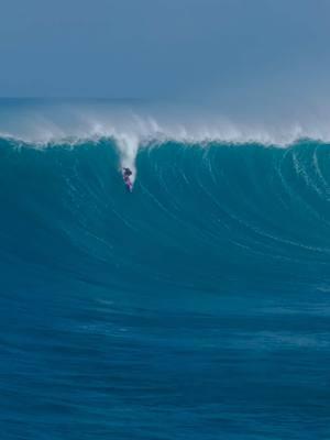 Here’s what it looks like paddling into a Jaws Wave #bigwaves