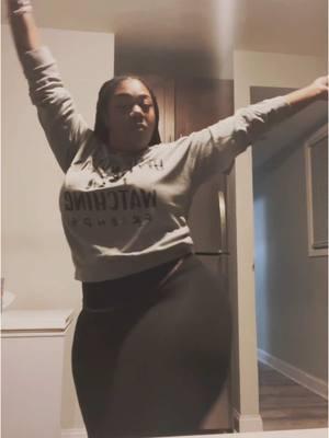 Only because it’s Monday yall can get a lil dancy dance 🤣🤣 Did I do it right? #FYP #ForYouPage #PressureApplied #Trending #VideoAleatorio #CapaDeAlbum #ShowTime #BlackGirlsRock #ChiCity #BeastMode #GetYouaLiz 