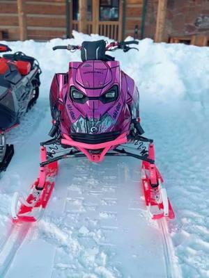 @skinnerbell’s Ski Doo sitting in front of the Togwotee Mountain Lodge Red Fox Saloon last December⛽️🤘🏼#SLEDSYNDICATE 