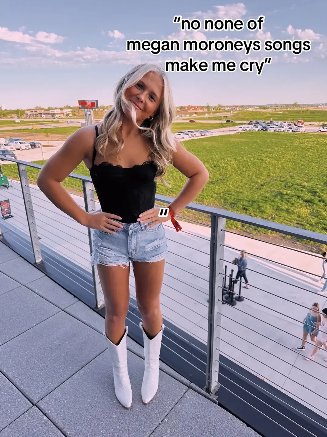 @Megan Moroney #fyp #foryou #blonde #meganmoroney #meganmoroneymusic #meganmoroneyconcert #countrymusic #crying #brbcrying #fypシ #fypシ゚viral #blondehair #blondes #megan #blondetwin