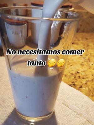 No necesitamos comer tanto  #licuado #saludableyrico #comer #platano #yogurt #kefir #manzana #avena #cuidatemucho #foryp 