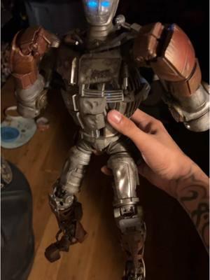 ThreeA Atom from Real Steel Big shout out to my dad @JR, best Christmas gift iv ever got in my whole life😭😭🙏🙏🙏 #realsteel #atom #ambush #noiseyboy #midus 